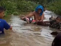 Desa Nanga Bayan Terendam Banjir, Aktivitas Warga Lumpuh Total
