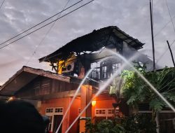 Kebakaran Hanguskan Rumah Dua Lantai di Pontianak Barat, Penghuni Selamat Setelah Terbangun dari Tidur