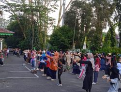 Ratusan Warga Pontianak Padati Halaman Dinas Kesehatan, Ikuti Senam Sehat untuk Palestina