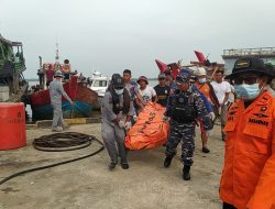 Tiga Hari Pencarian, Tim SAR Temukan Jasad Korban Skoci Terbalik di Perairan Muara Pemangkat