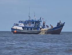 Tragedi di Pantai Kendawangan: Empat Pelajar Terseret Ombak, Satu Ditemukan, Tiga Belum