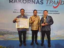 Lombok Timur Terbaik Satu, Bupati Terima TPAKD Award 2025