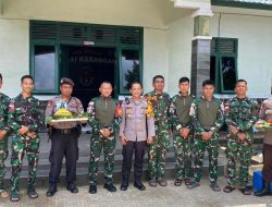 Kapolsek Beduai dan Anggota,Datangi Markas Satgas Pamtas RI–Malaysia Yon Arhanud 1 Kostrad di Dusun Timaga