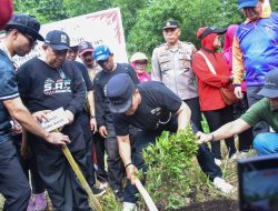 Bupati Sujiwo Ajak Warga Kubu Raya Jadikan Menanam Pohon Sebagai Gaya Hidup