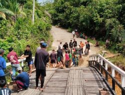 Jembatan Sasak Rusak Hampir Sebulan, Warga Hulu Buyan Minta Pemda Kapuas Hulu Segera Turun Tangan