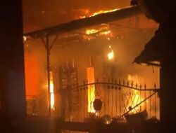 Rumah Kontrakan di Gang Kuini 1 Pontianak Barat Ludes Terbakar, Akses Sempit Hambat Pemadaman