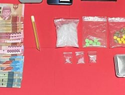 Polsek Sekayam Gerebek Kontrakan di Balai Karangan, Dua Pengedar Narkoba Ditangkap dan Puluhan Gram Sabu Diamankan