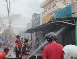 Kios Empat Pintu di Danau Sentarum Pontianak Ludes Terbakar, Kerugian Capai Puluhan Juta Rupiah