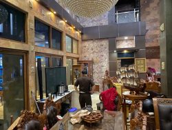 Kejati Kalbar Geledah Rumah Tersangka Kasus Hibah GKE Petra, Amankan Dokumen hingga Kunci Mobil Mewah