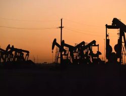 Harga Minyak Dunia Melonjak Usai Serangan Drone Ukraina Hantam Fasilitas Minyak Rusia