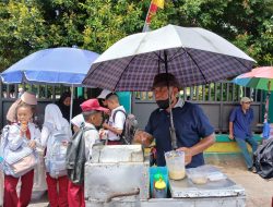 Dua Dekade Berkeliling Jual Telur Congkel, Abu Tetap Bertahan dengan Sepeda dan Semangatnya