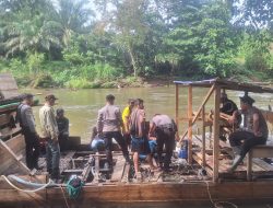 Polres Sekadau dan Warga Tertibkan Tambang Emas Ilegal di Sungai Ntorap