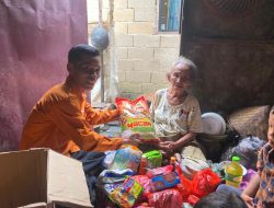 Peringati Hari Pahlawan, Dosen dan Mahasiswa PGMI UNISSAS Gelar Aksi Sosial Berbagi Sembako