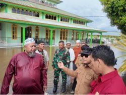 Bupati Sujiwo Tinjau Lokasi Banjir di Kecamatan Kubu, Pastikan Penataan Kawasan Masjid dan Makam Raja