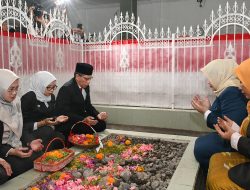 Wagub NTB dan Wabup Lombok Timur Ziarahi Makam TGKH. Zainuddin Abdul Majid
