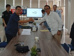 UMDP dan Dr. wijang Resmi Menandatangani Perjanjian Perdamaian