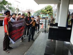 KMPP Geruduk Pemkot, Desak Segel SPBU di Jalan Arivai–Mayor Zen Diduga Tanpa Amdal, Amdalalin dan PBG