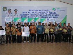 4.900 Pekerja Rentan di Asahan Terima Kartu BPJS Ketenagakerjaan dari Wakil Bupati
