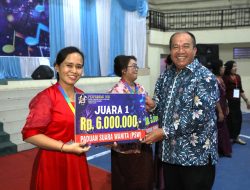 Bupati Asahan Serahkan Hadiah Dan Piala Kepada Para Pemenang  Pesparawi VIII Tahun 2025