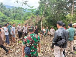 Warga Segel Kantor Desa Bilok Petung, Tuntut Pengembalian Tanah Adat dan Pencabutan 17 Sporadik