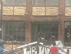 Cuaca Ekstrem di Yogyakarta, Papan Reklame Roboh