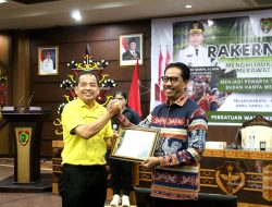 Hakim Konstitusi Daniel Yusmic P Foekh Terima Penghargaan di Apresiasi Pewarna Indonesia 2025