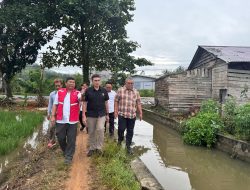 Stafsus Herzaky Tinjau Lokasi Rencana Pembangunan Irigasi di Sanggau Kulor untuk Dukung Swasembada Pangan