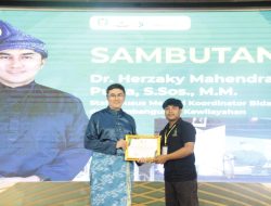 Stafsus Herzaky Hadiri Makan Bubor Paddas Mahasiswa Sambas, Didoakan Gubernur Kalbar Jadi Menteri