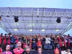 Bupati Sanggau Resmi Buka Pagelaran Budaya Batak di Taman Arongk Belopa
