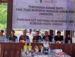 Kejari Sanggau Musnahkan Barang Bukti 92 Perkara Inkracht, Tegaskan Komitmen Penegakan Hukum
