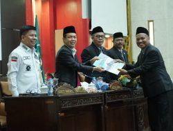 APBD Sambas 2026 Disahkan Rp1,7 Triliun, Pendapatan Turun Rp400 Miliar Akibat Berkurangnya TKD