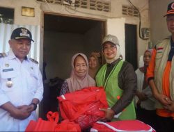 Bupati Erlina Serahkan Bantuan Korban Cuaca Ekstrem di Sungai Duri 2, Pemkab Mempawah Janji Bangun Rumah Lebih Aman