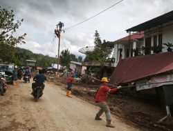 PLN Pulihkan 100 Persen Kelistrikan Sumatra Barat Pascabanjir dan Longsor