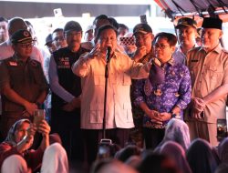 Presiden Prabowo: “Pemerintah Harus Hadir Secepat Mungkin” Saat Tinjau Lokasi Bencana di Sumbar