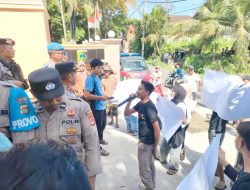 Diduga Tidak Transparan dan Sarat Nepotisme, Aliansi Pemuda Desa Waringin Geruduk Kantor Desa