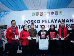 Hadir di Tengah Rakyat, DPC PDI Perjuangan Kota Palembang Bagikan Ribuan Paket Makanan