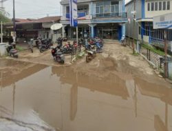 Lubang Menganga di Jalan Brigjen Katamso Tak Kunjung Diperbaiki, Tanggung Jawab BRI dan CU Semandang Jaya Dipertanyakan