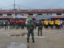 Peringati Hari Juang Kartika, Polres Sanggau Bersama TNI Bersihkan Drainase Pasar Jarai