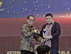 Pemprov Kalbar Terima Penghargaan sebagai Badan Publik Kualifikasi Informatif