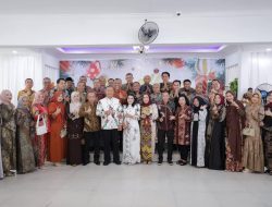 Ribuan Warga Ketapang Hadiri Open House Natal di Pendopo Bupati