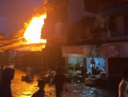 Kebakaran Hebat Hanguskan Pasar Seluas Bengkayang, Api Merembet ke Ruko Sekitar Terminal