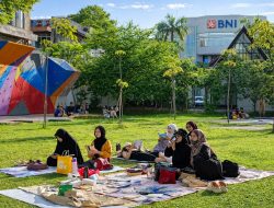 Komunitas Literasi Pontianak Gelar Silent Reading di Taman Puzzle Waterfront