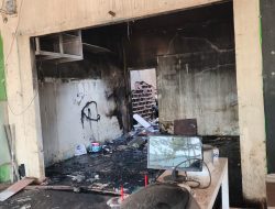 Tiga Kios di Pal Lima Pontianak Barat Terbakar, Api Diduga Berasal dari Kios ATK
