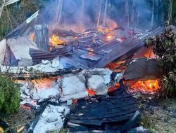 Kebakaran Hanguskan Rumah Warga di Selakau, Diduga Akibat Sisa Bara Kayu Bakar