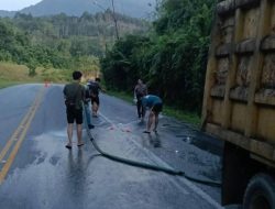 Tumpahan Minyak CPO di Bukit Gantengk Tapang Sebabkan Pengendara Motor Terjatuh