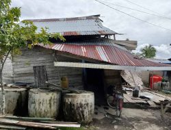 Empat Tahun Tinggal di Rumah Miring, Lansia di Pemangkat Akhirnya Terima Bantuan Bedah Rumah