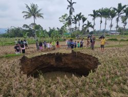 Pemprov Sumbar Pantau Sinkhole Situjuah Batua Air Mengandung Bakteri Tinggi Berbahaya Bagi Warga