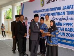 Bupati Lombok Timur Serahkan SK Perpanjangan PPPK