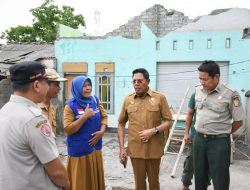 Bupati Lombok Timur Tinjau Korban Puting Beliung di Desa Menceh