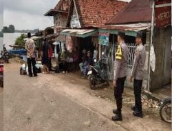 Polsek Rantau Bayur Gelar Patroli Kaki di Keramaian Tebing Abang untuk Jaga Kondusivitas